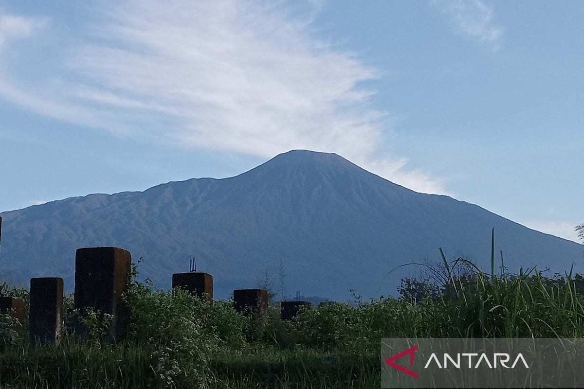 BPBD  imbau warga Banyumas tetap tenang terkait aktivitas Gunung Slamet