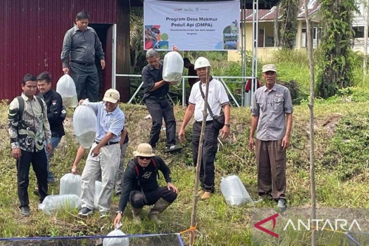 Arara Abadi-PT APP Group realisasikan tebar benih ikan Program DMPA