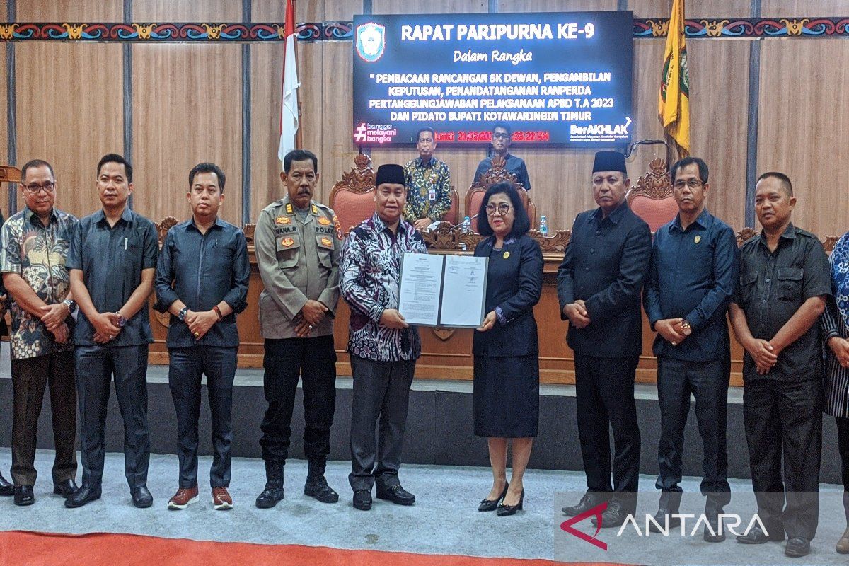 Raperda Pertanggungjawaban Pelaksanaan APBD Kotim 2023 ditandatangani