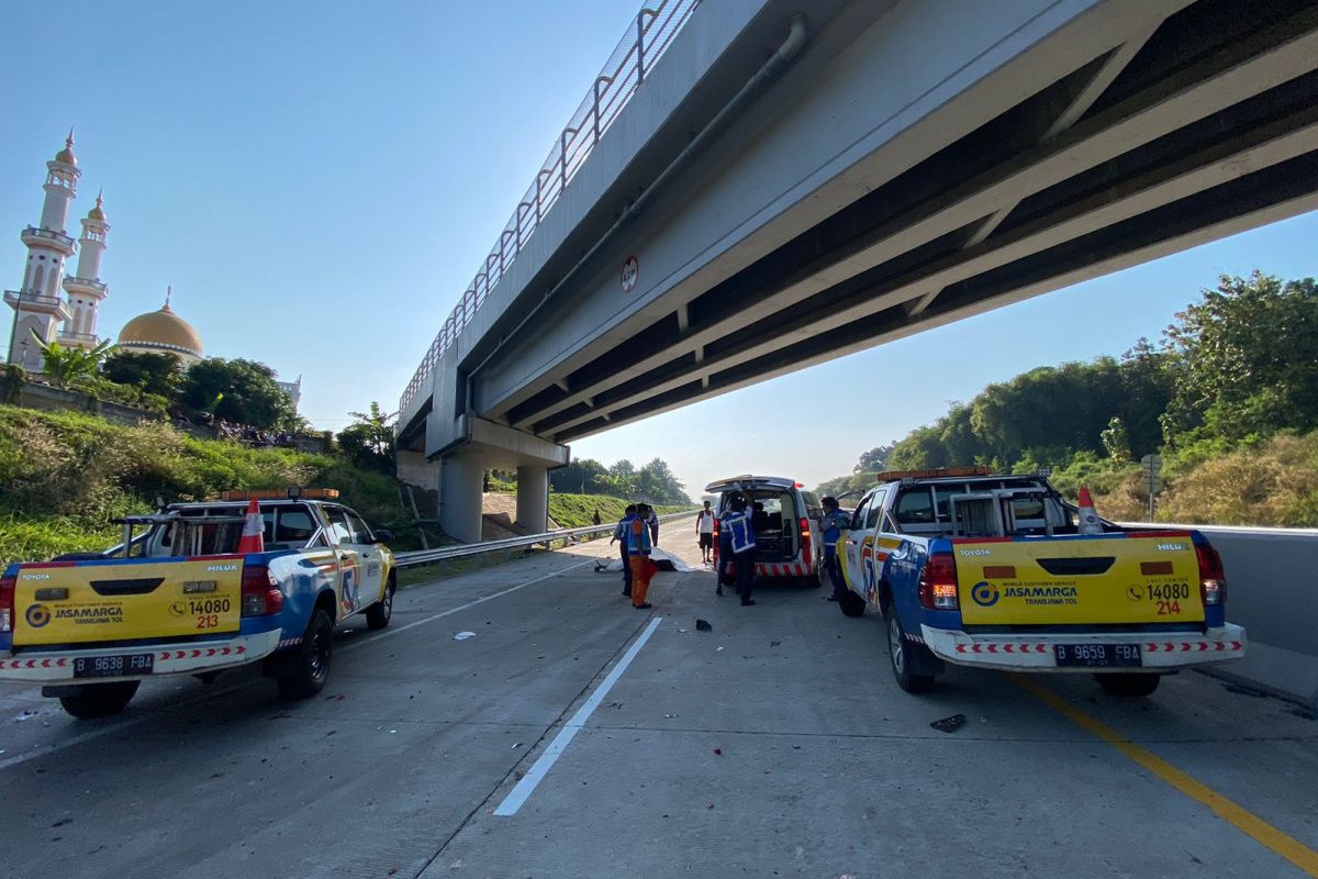 Polisi identifikasi  korban tewas kecelakaan di tol Semarang-Batang