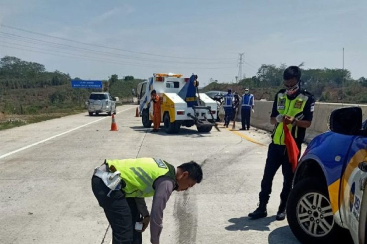 Polisi identifikasi korban tewas kecelakaan di jalan tol Semarang-Batang