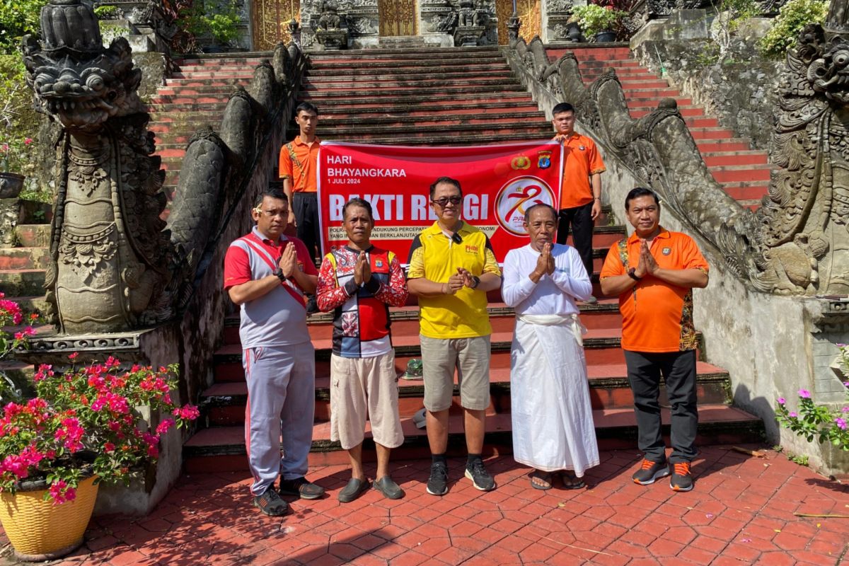 Sambut HUT Bhayangkara, Polda Kaltara Gelar Bakti Religi Bersih-Bersih Tempat Ibadah