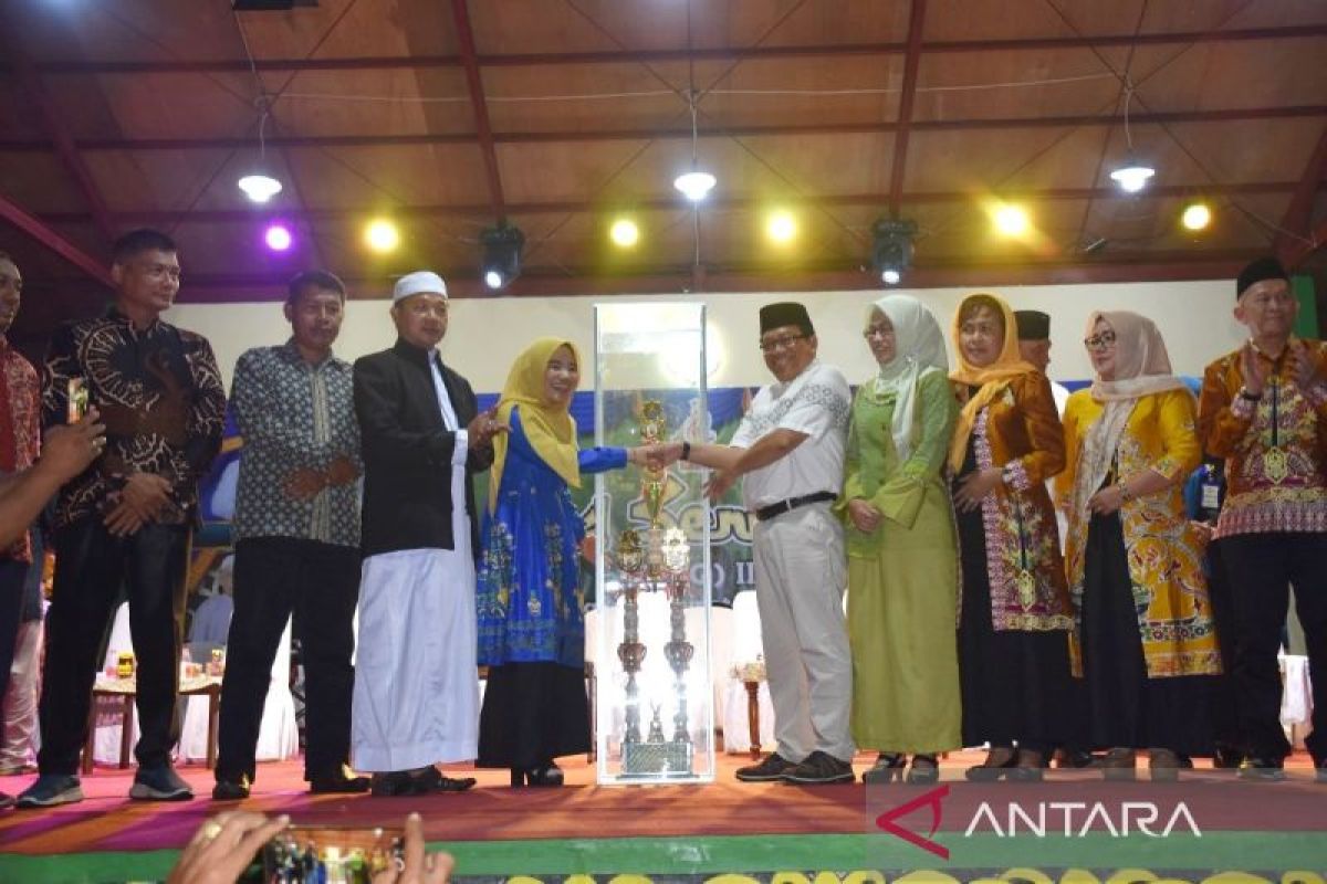 Kecamatan Selat juara umum FSQ II Kapuas