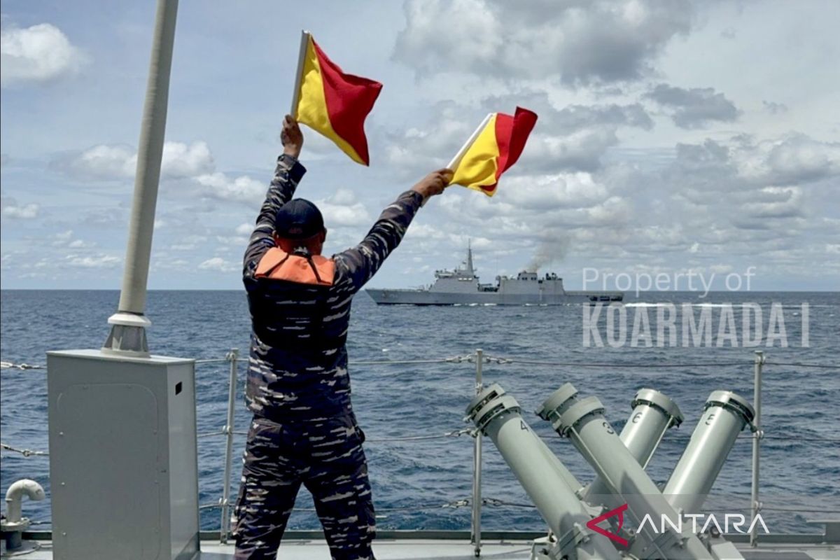 KRI Kerambit-kapal perang India latihan bersama di Selat Malaka