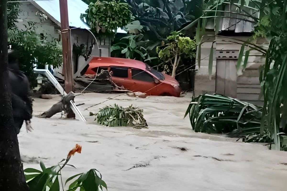 BPBD Sulteng sebut banjir bandang landa dua desa di Parigi Moutong