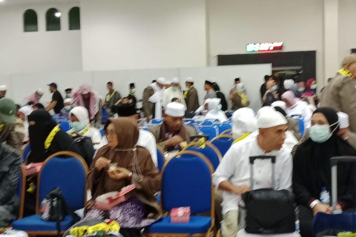 Sebanyak 393 haji asal Mataram tiba di Lombok