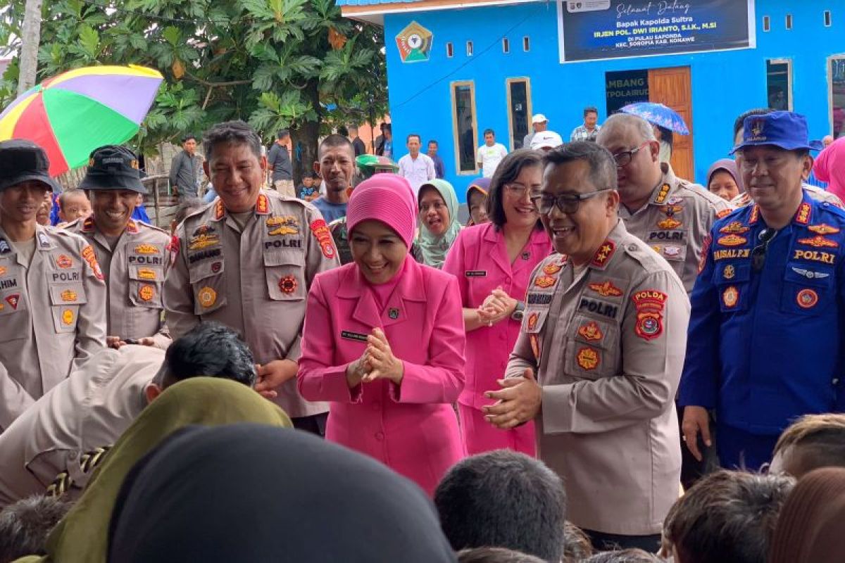 Polda Sultra salurkan bantuan ratusan paket sembako di daerah3T