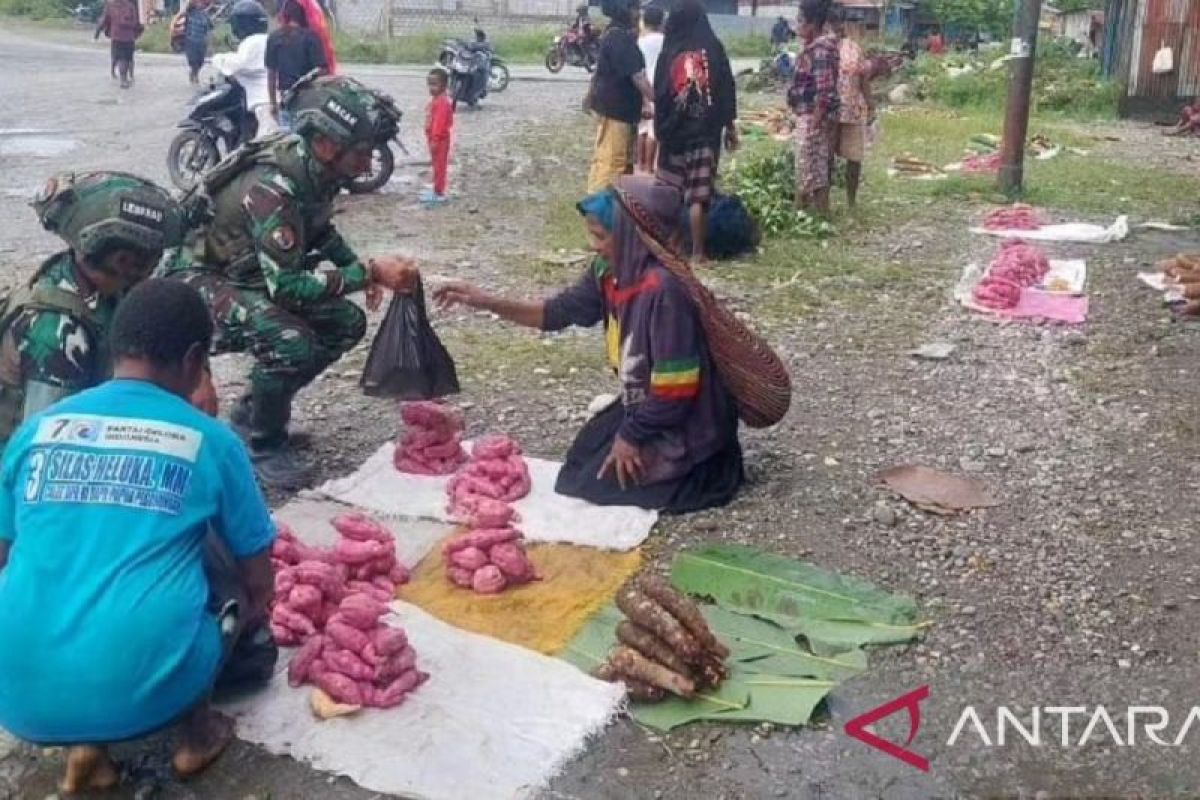 TNI AL di Yahukimo bantu tingkatkan ekonomi warga Papua