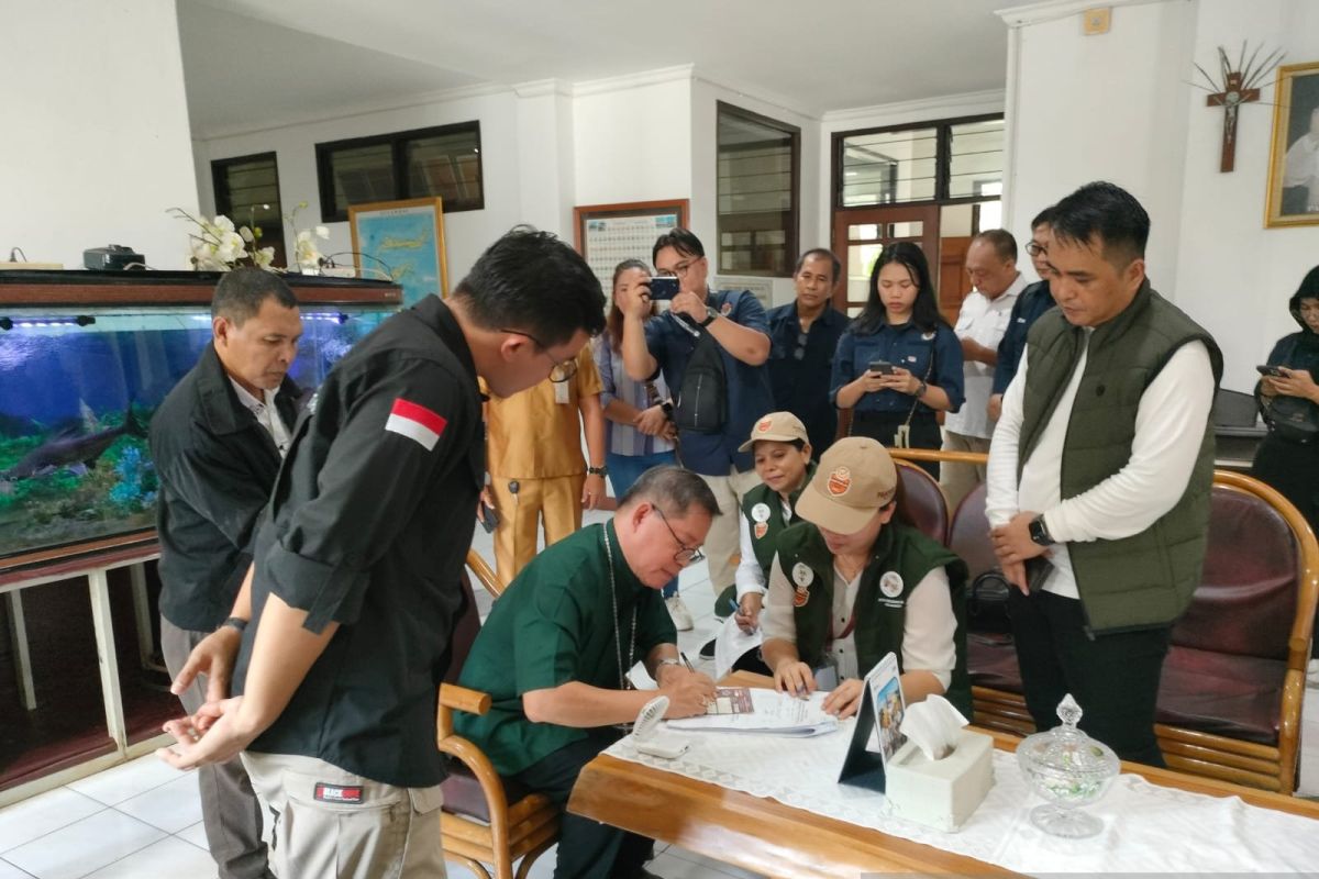 Pantarlih Wenang Selatan "action" Coklit data uskup Manado