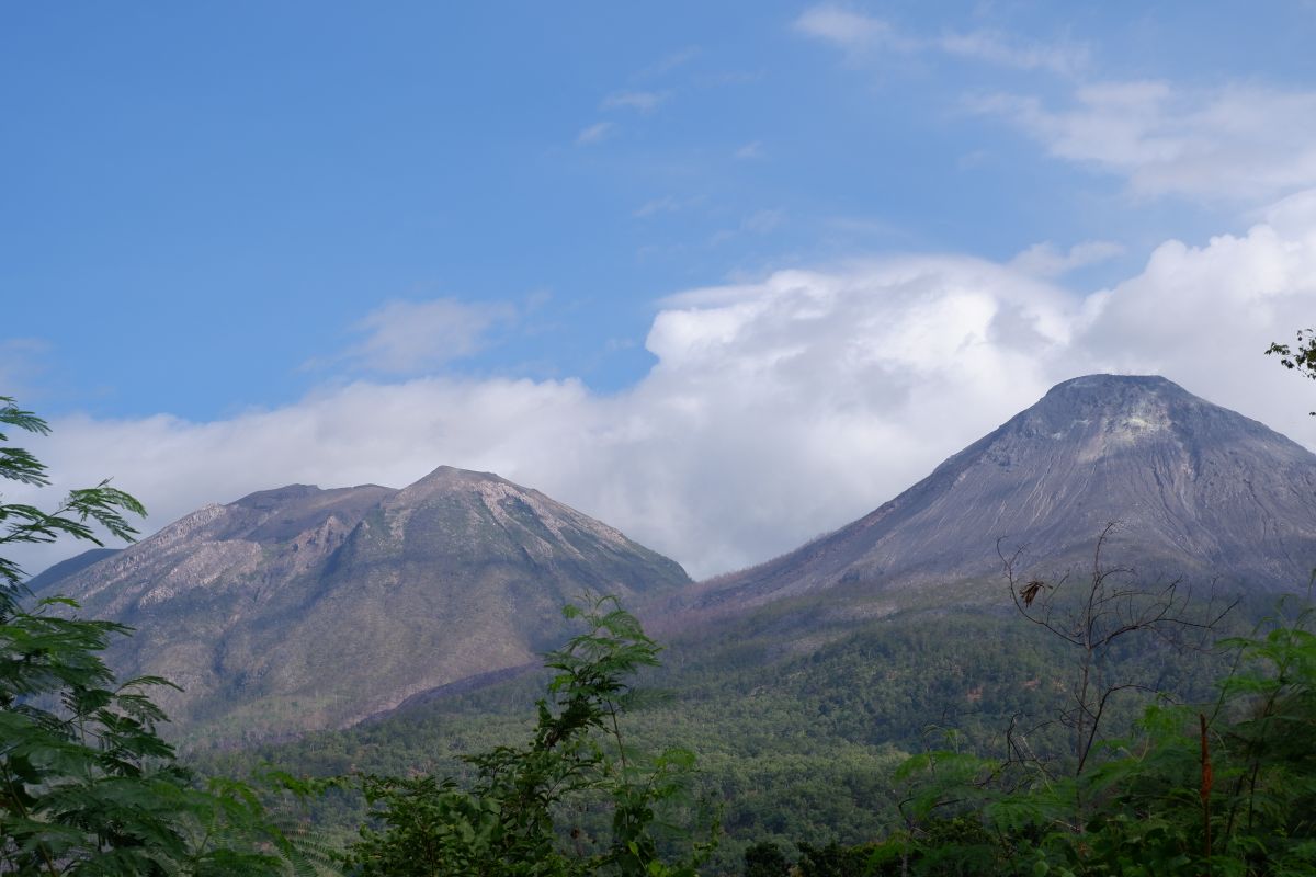 Gunung Lewotobi Laki-laki erupsi lagi