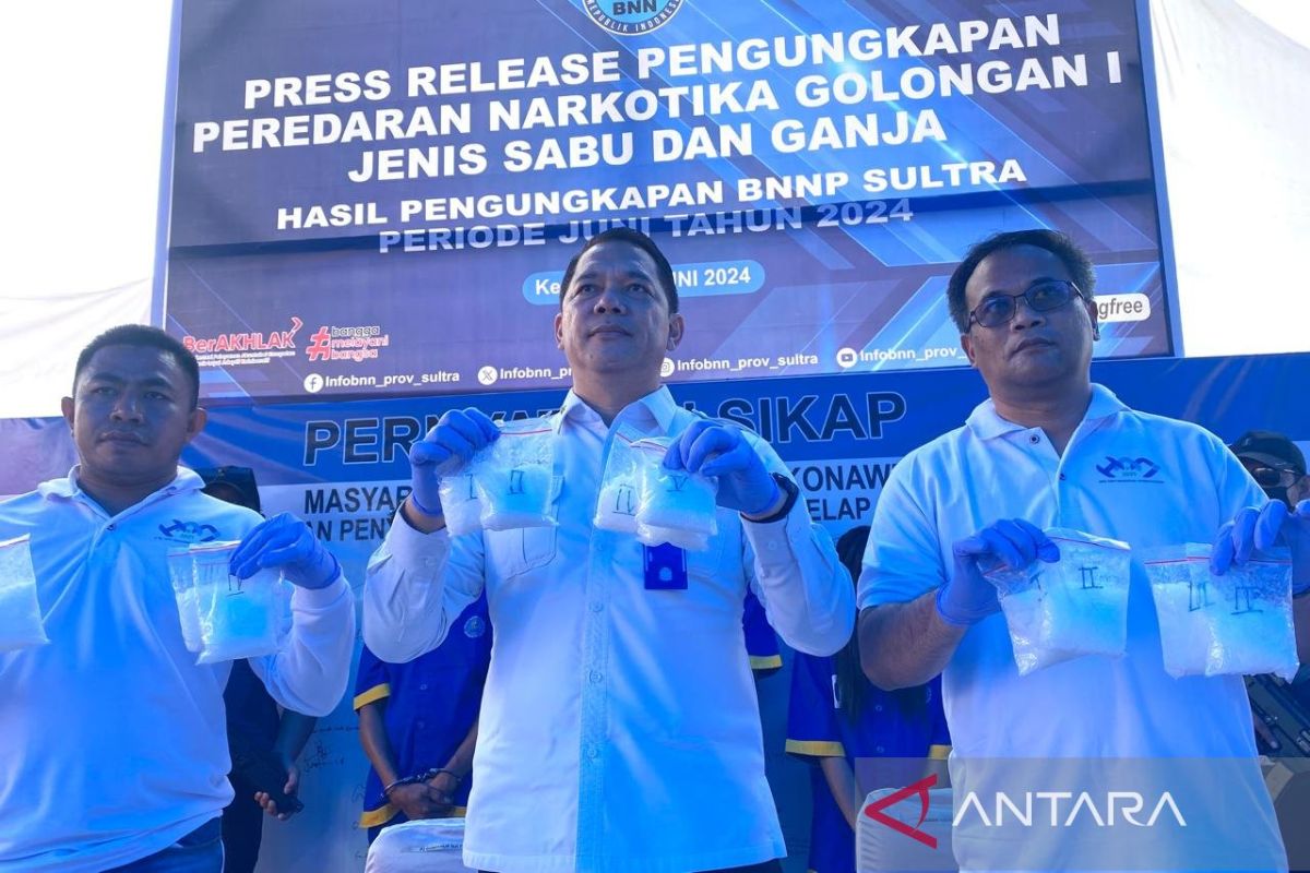 BNNP Sultra bekuk empat orang penyelundup sabu 3,5 Kg