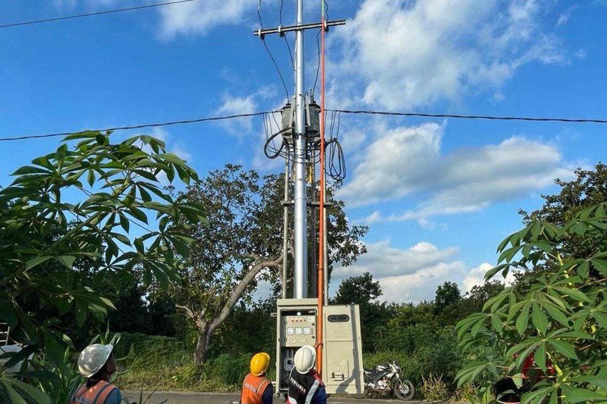 PLN alirkan listrik di empat desa di Pulau Sumba