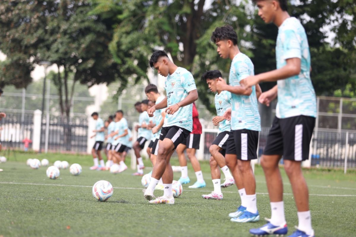 Pelatih timnas Indra Sjafri siapkan latihan calon skuad timnas U-19