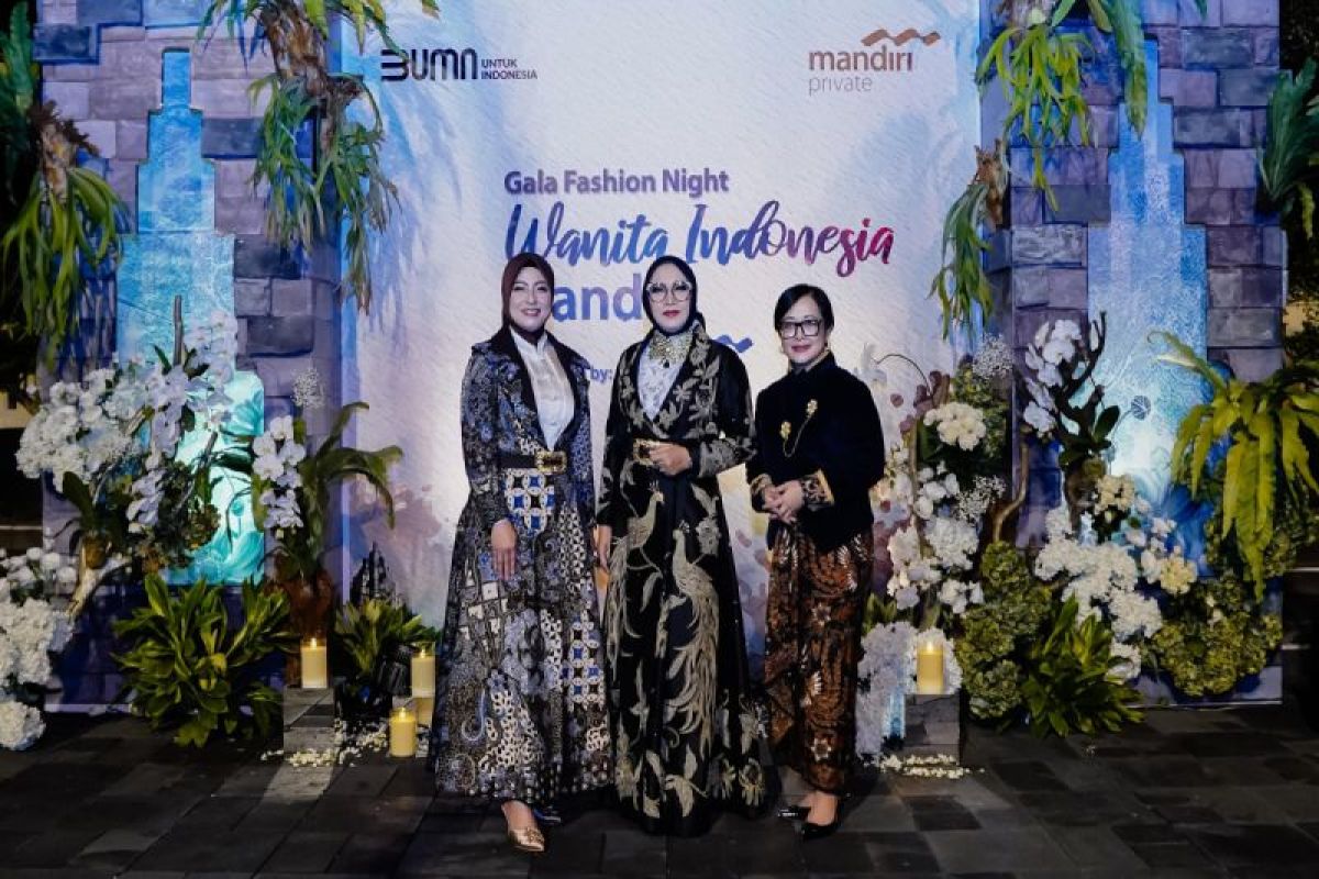 Bank Mandiri persembahkan Gala Fashion Night dalam balutan kemegahan Candi Prambanan