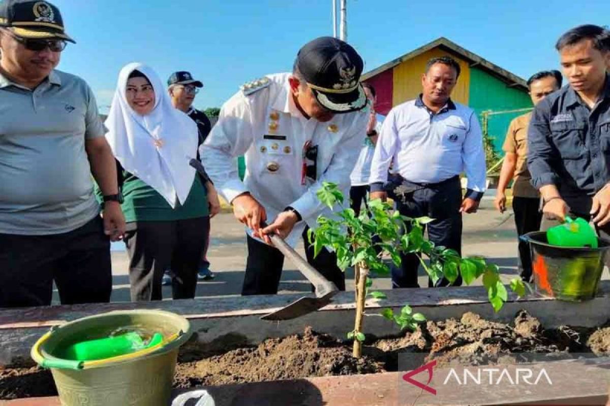 Pj Bupati ajak masyarakat Kobar ikut bertindak nyata selamatkan lingkungan