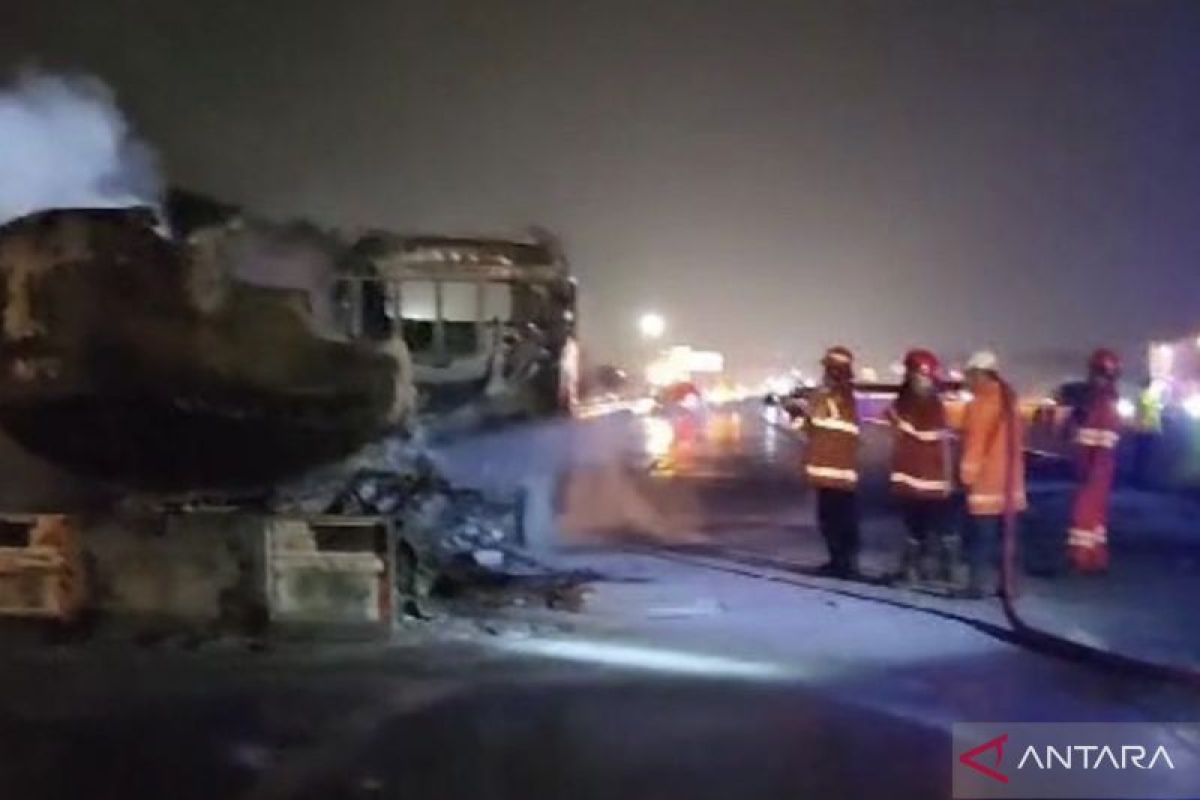 Pertamina: Distribusi BBM tak terganggu mobil tangki terbakar di tol