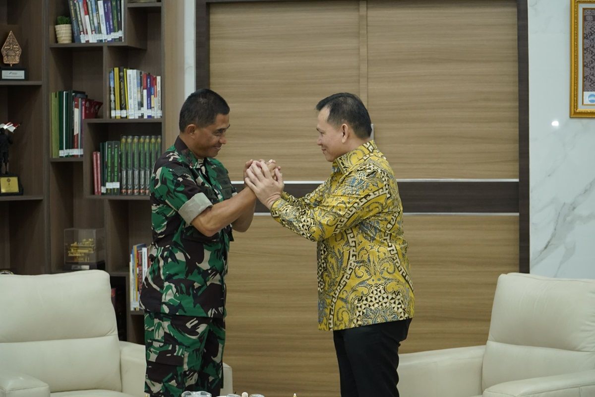 Hari pertama masuk kerja, Pj Gubernur Sumsel dan Pangdam bahas penanggulangan karhutla