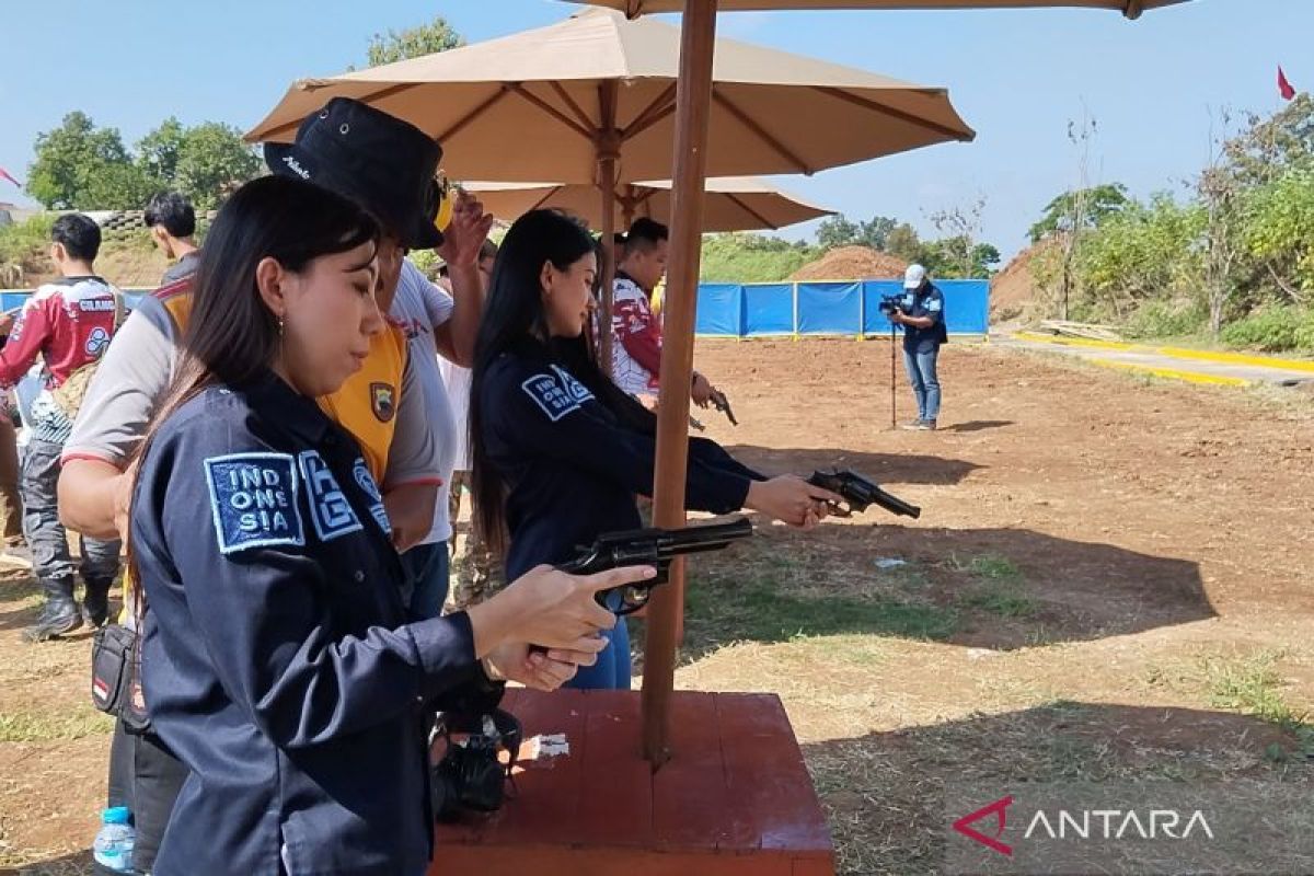 Polres Kudus  gelar latihan menembak bersama masyarakat