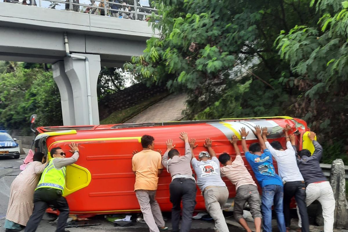 Kecelakaan di Tol Tangerang-Merak, 8 orang terluka