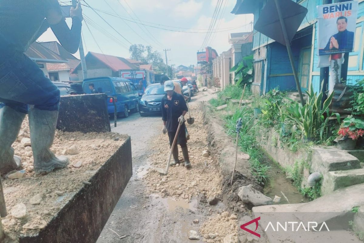 Pemprov Sumbar perbaiki jalan Padang Luar-Simpang Malalak