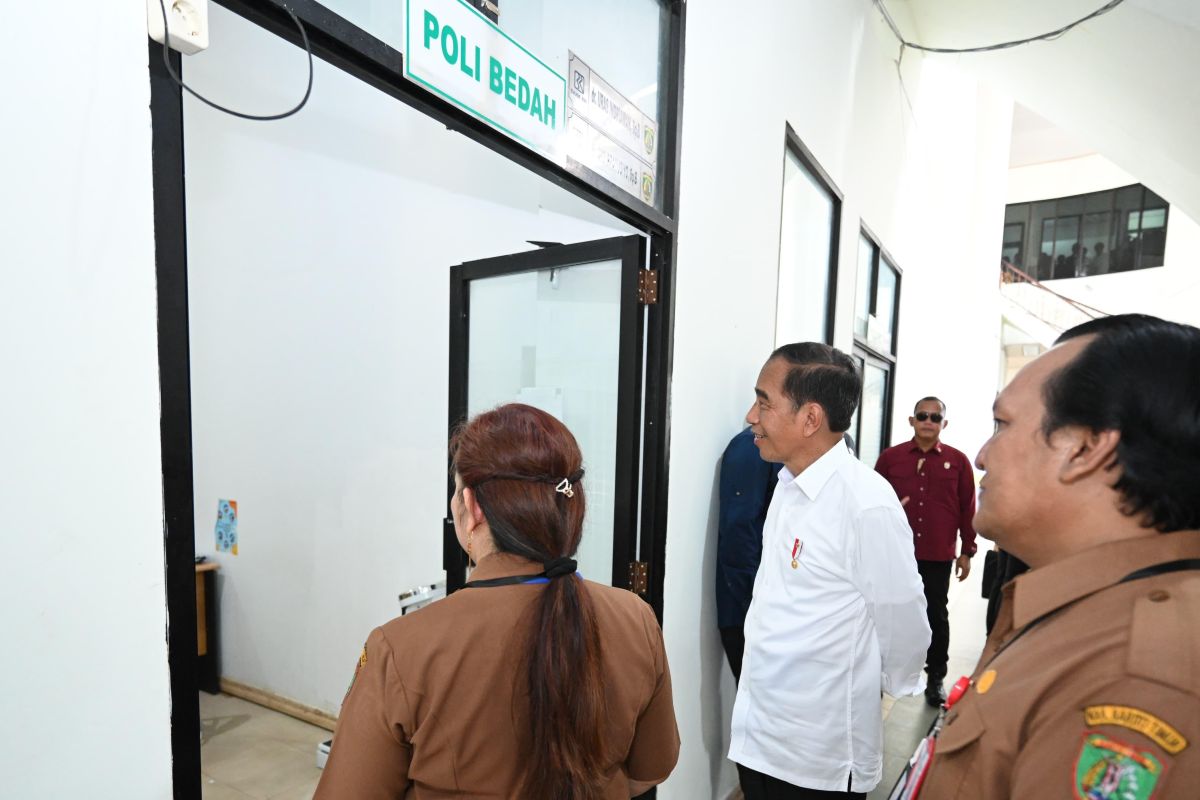 Presiden cek kesiapan RSUD Tamiang Layang terima alkes modern