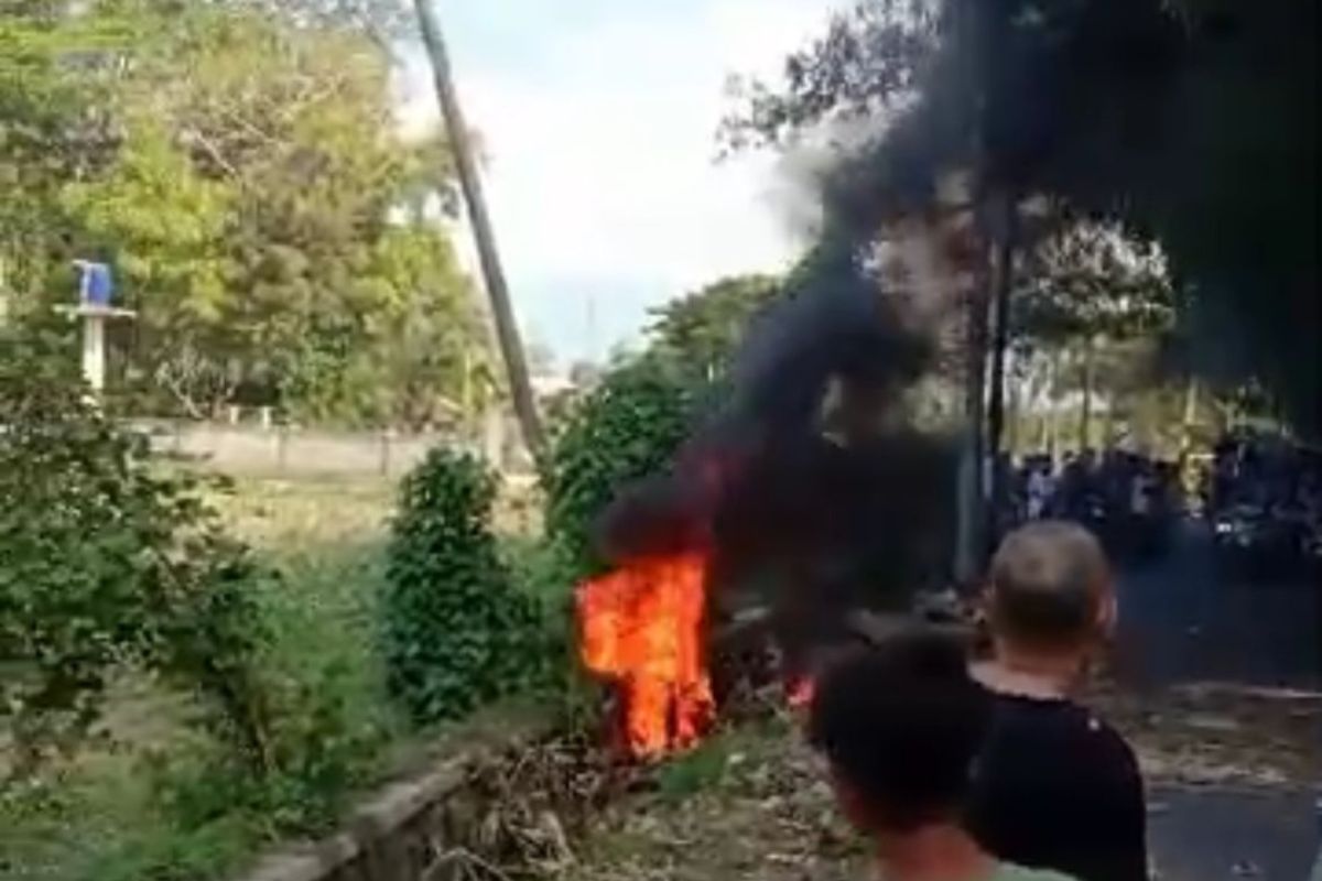 Dua pelaku jambret diamuk massa hingga babak belur di Lombok Timur