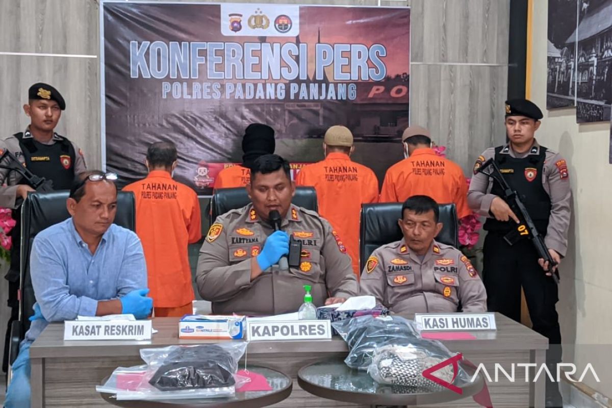 Polres Padang Panjang amankan dua pria paruh baya pelaku pencabulan anak