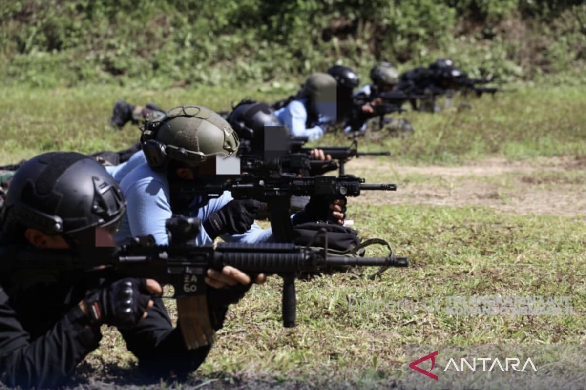 Kopaska dan Paskal TLDM latihan menembak bersama