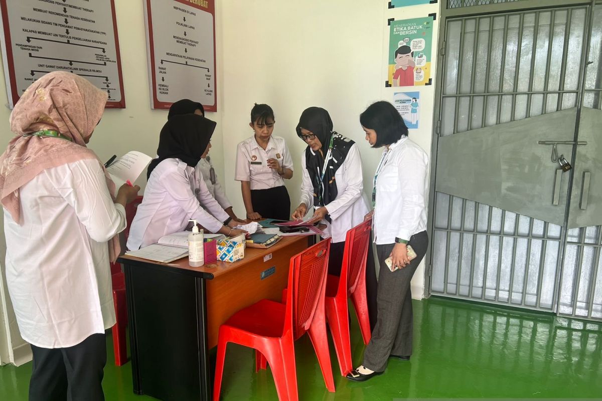 Dinkes Sigi Visitasi perizinan Klinik Lapas Perempuan Palu