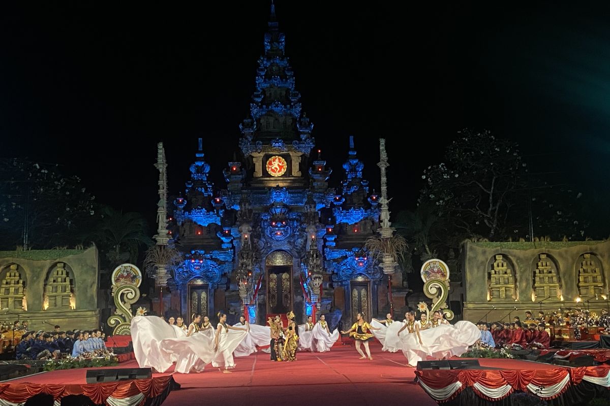 251 pelajar Yogyakarta menari kolosal di Pesta Kesenian Bali