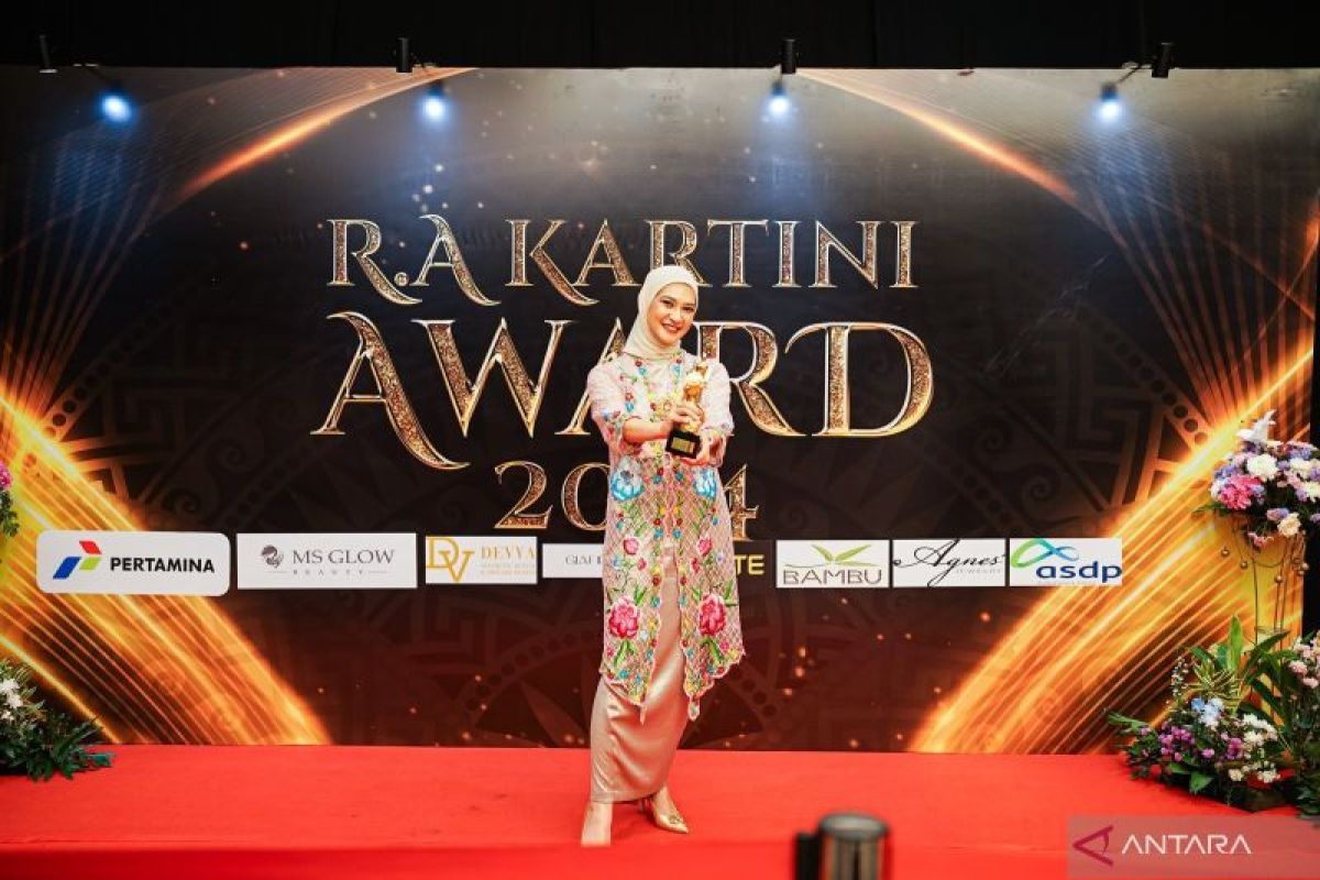 Stafsus Presiden RI Angkie Yudistia berhasil raih penghargaan di R.A Kartini Award