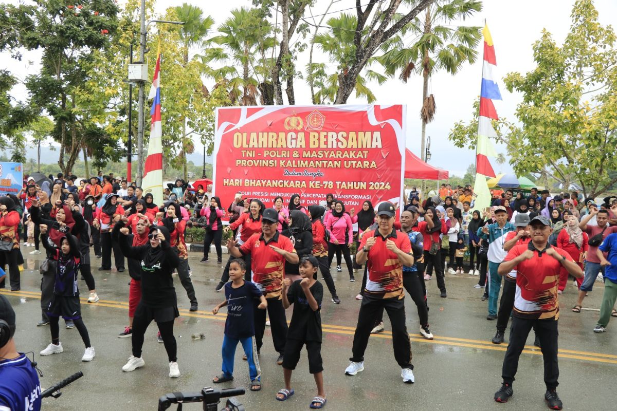 Sambut HUT ke 78 Bhayangkara, Sekprov Apresiasi Gelaran Jalan Sehat