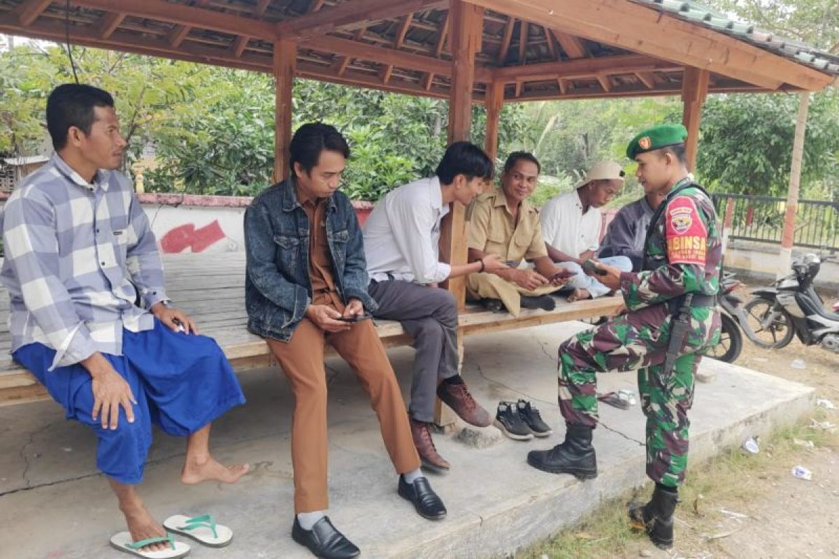 Babinsa edukasi warga Lombok Tengah tentang bahaya judi online