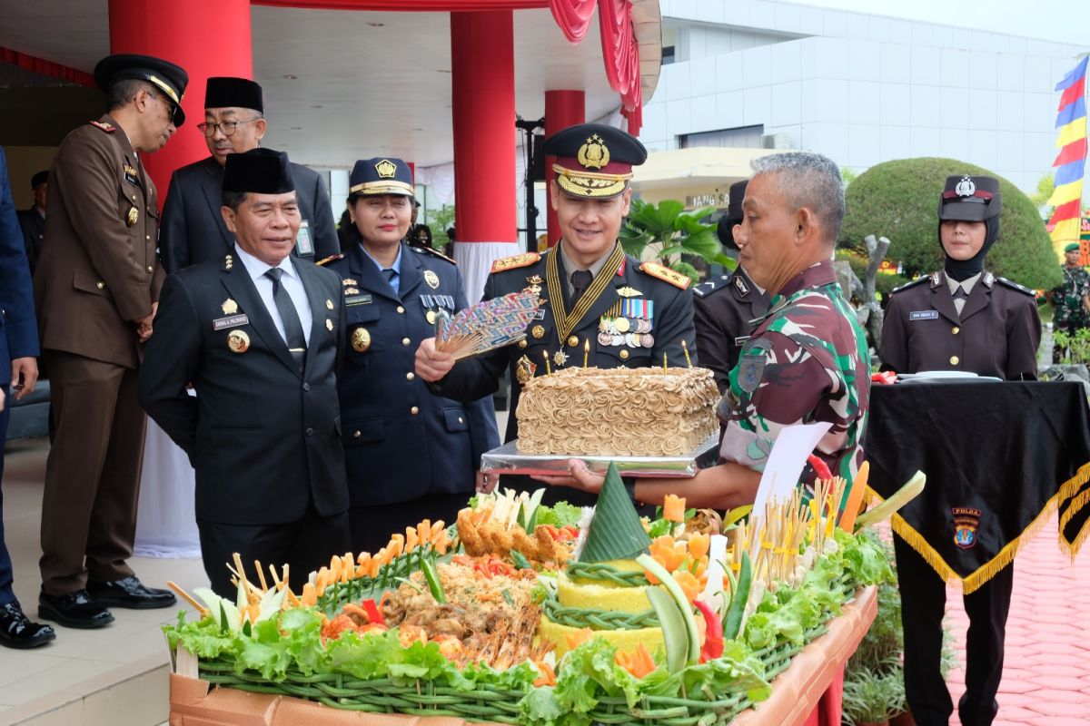 Peringati Hari Bhayangkara ke-78, Danrem 092/Maharajalila Berikan Surprise Untuk Polda Kaltara