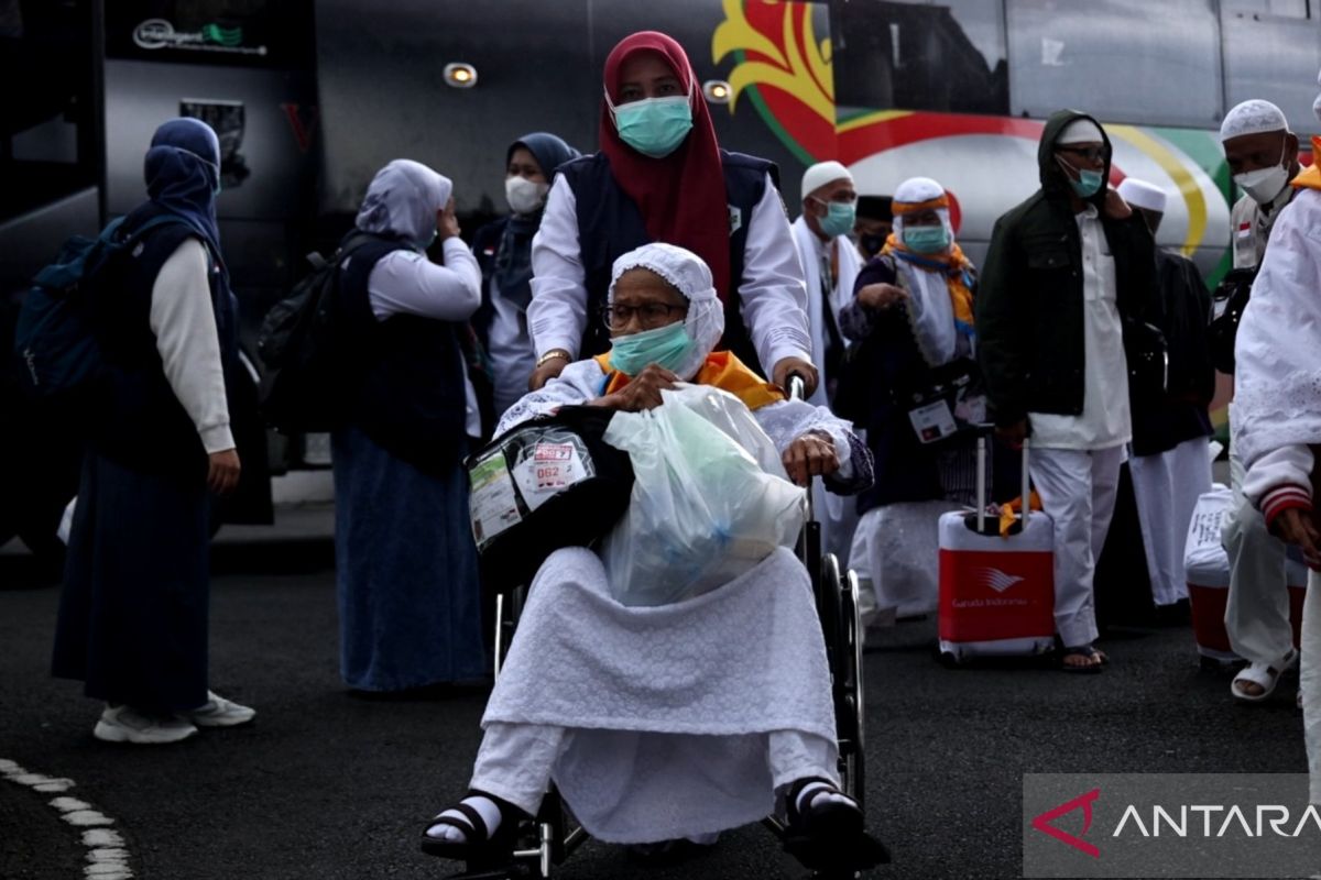 Jamaah haji kloter tujuh asal Tanah Datar tiba dengan dengan selamat