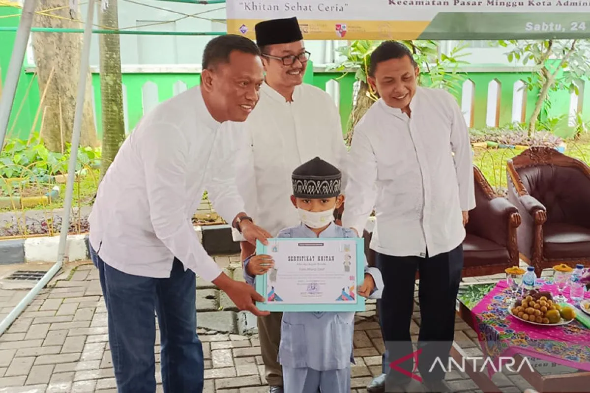 Setelah disunat, anak jangan teegesa-gesa naik sepeda