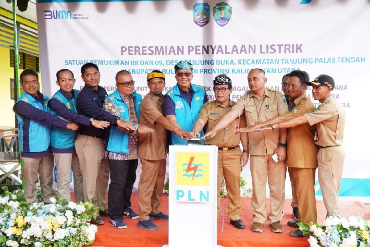 Permukiman Transmigrasi Tanjung Buka Tersambung Aliran Listrik