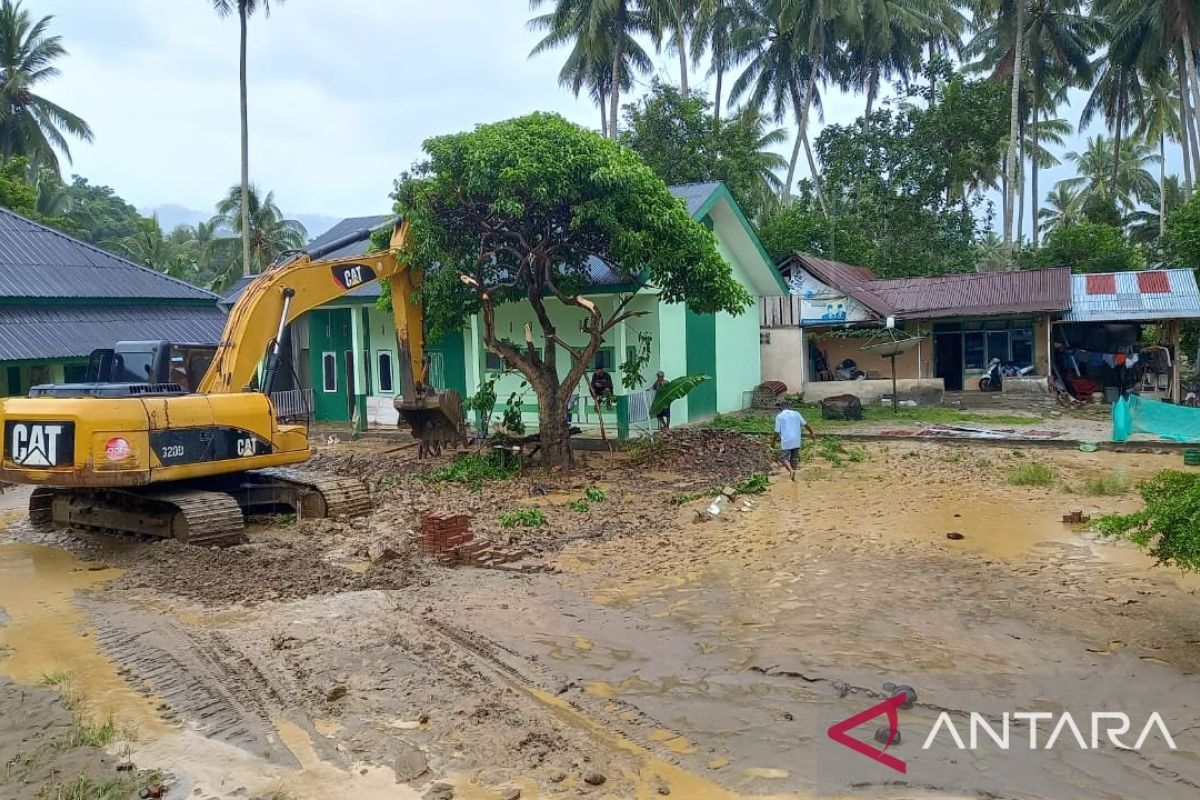 Banjir di Desa Tuva rendam posyandu dan sekolah