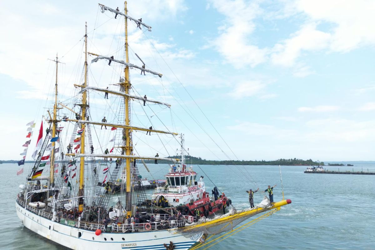 MBJR 2024, KRI Dewaruci bersandar di Pelabuhan Fasharkan Mentigi Kabupaten Bintan