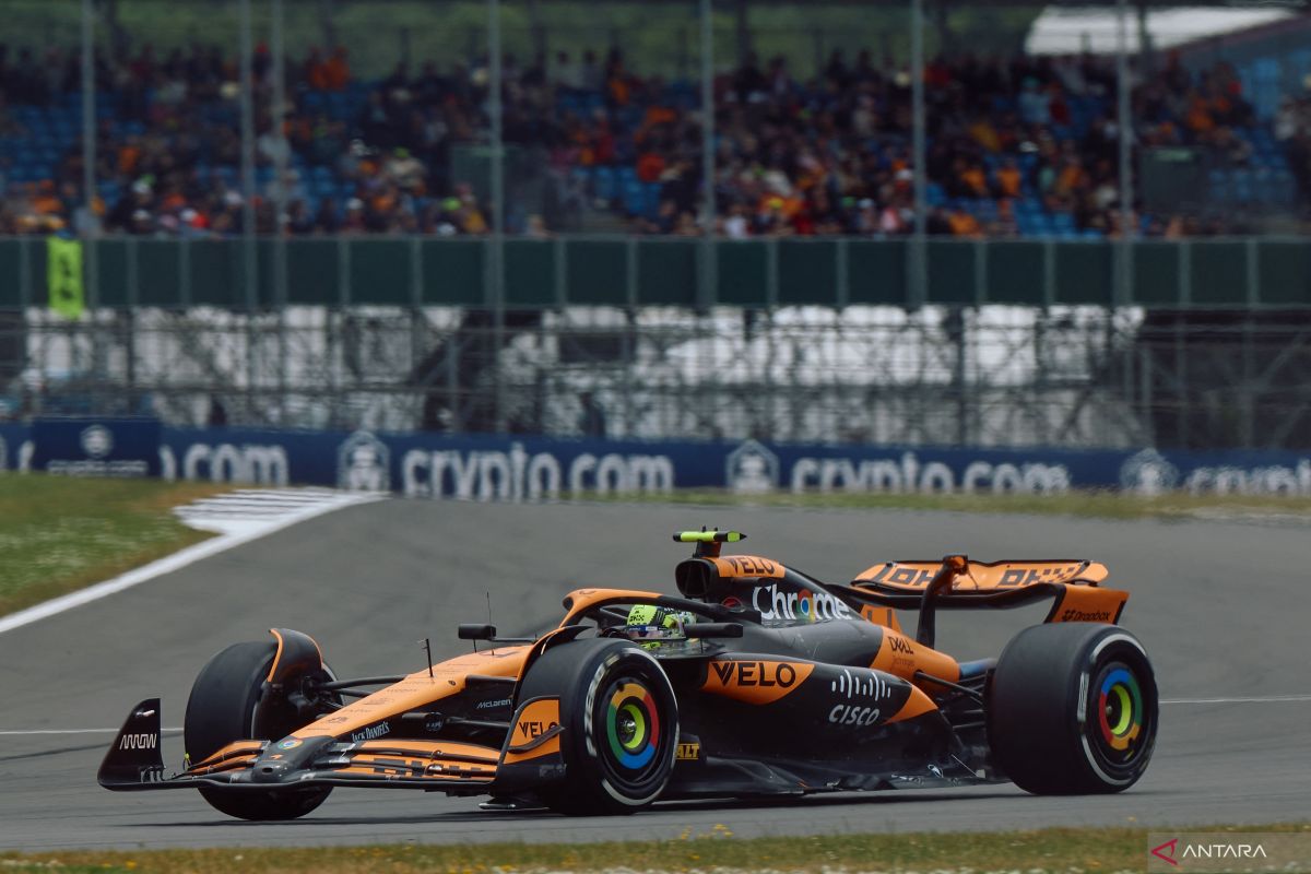 Pembalap Lando Norris dominasi latihan di Silverston Inggris