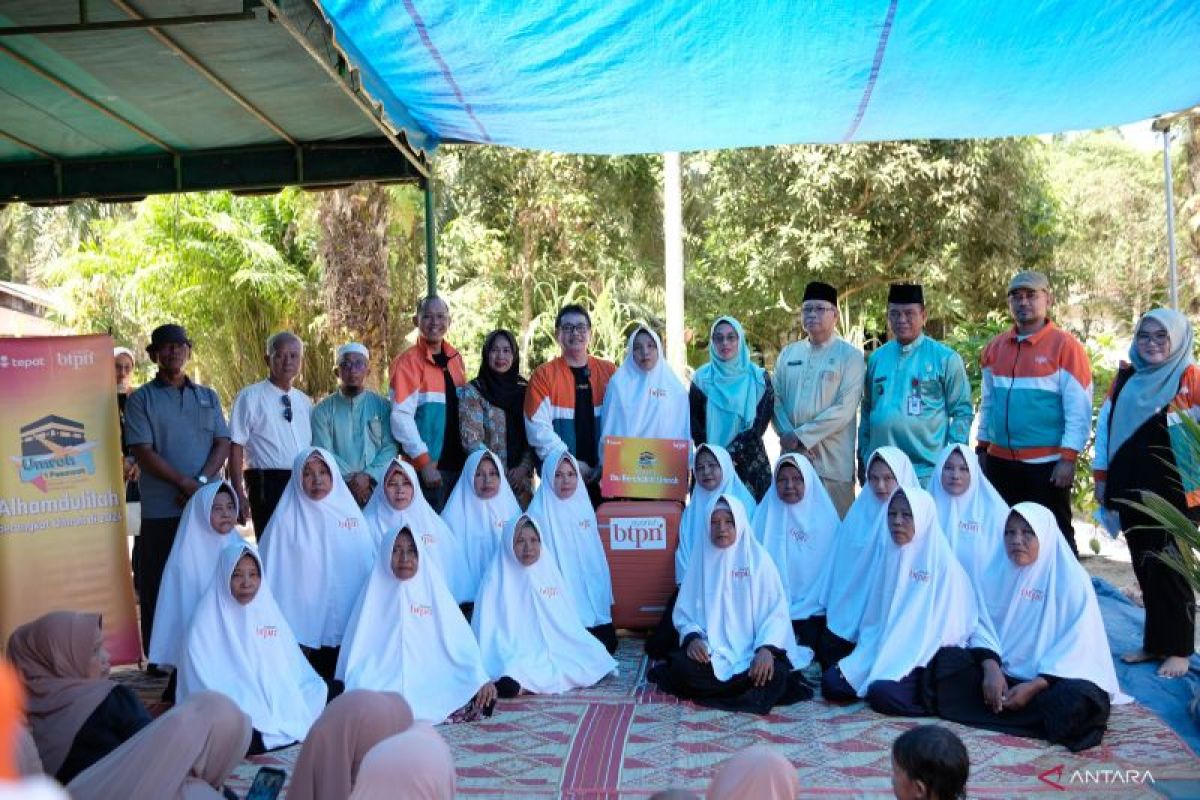 Kisah inspiratif 16 perempuan Rohil berangkat umroh gratis bersama BTPN Syariah