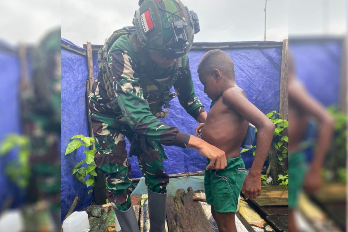 Koops TNI Habema ajarkan kebersihan anak-anak Nduga