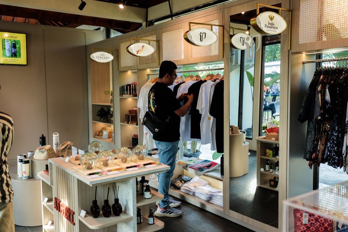 "Prambanan Merchandise Store" hadirkan produk UMKM lokal