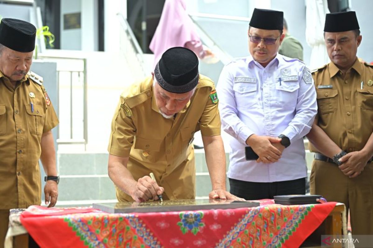 Gubernur Mahyeldi Resmikan Masjid dan Pembangunan Sarana Penunjang Pendidikan di Maninjau