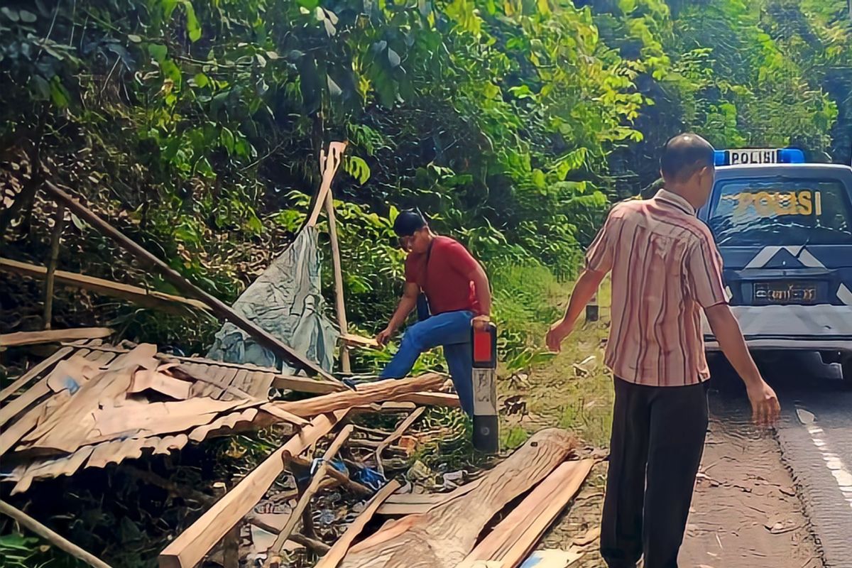 Polres OKU bongkar pos pungli  di sepanjang Jalinsum