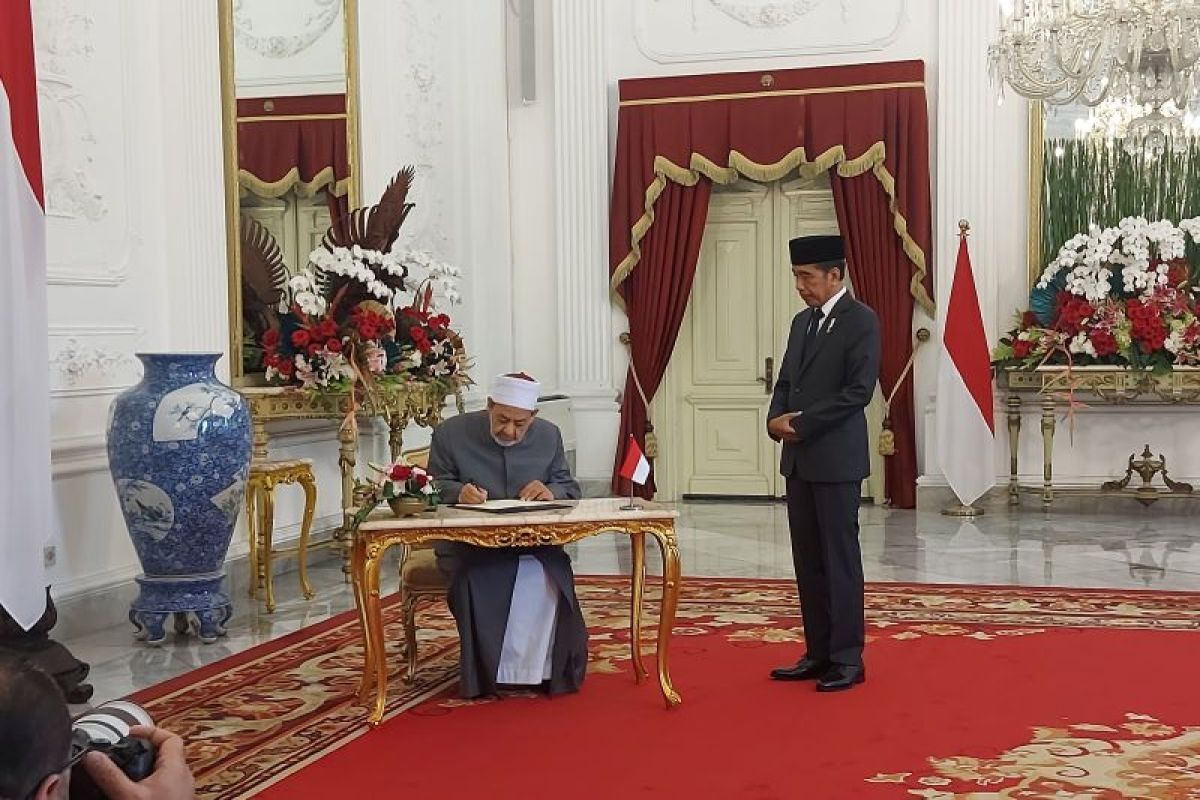 Presiden Jokowi terima kunjungan Grand Syekh Al-Azhar di Istana Merdeka