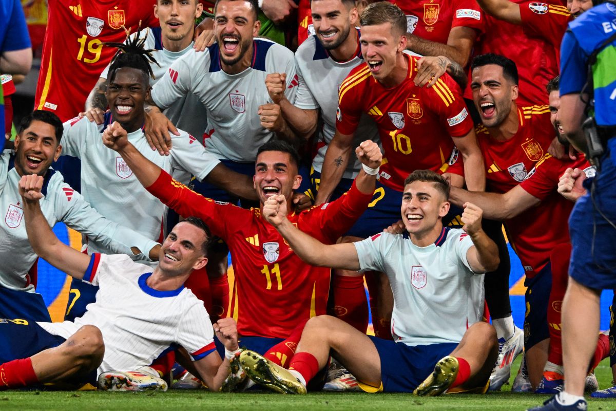 Spanyol berhasil mengalahkan  Prancis 2-1 di semifinal piala Eropa