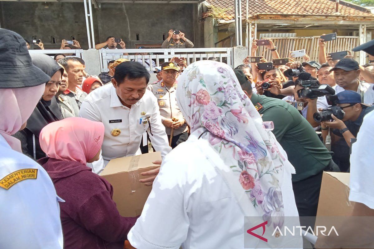 Pemprov Jateng serahkan bantuan korban gempa di Batang