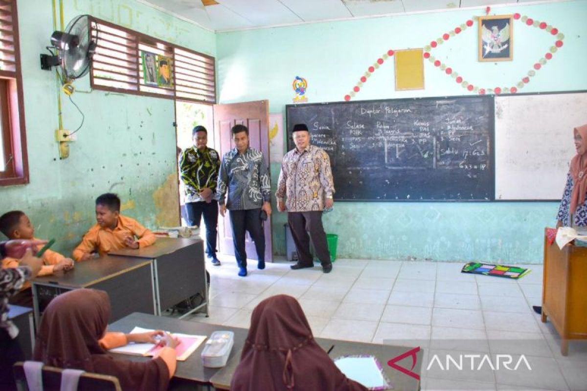 Kelas SDN 12 Batang Batindih Kampar tak layak