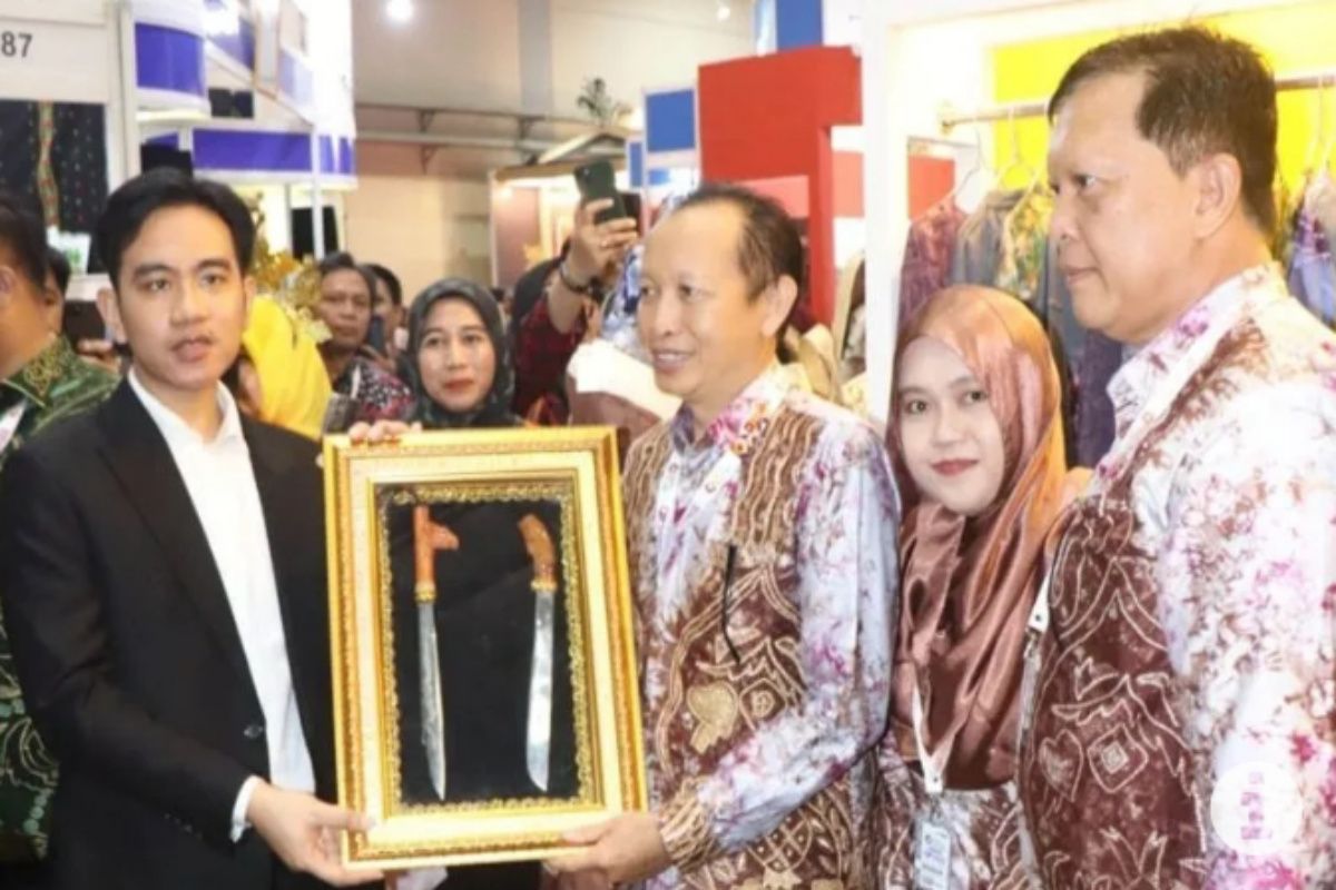 Gibran tertarik produk lokal HSS di ApkasiOtonomi Expo2024